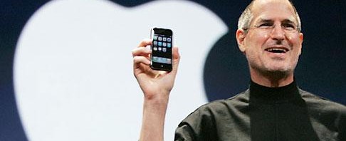 Steve-Jobs-with-iphone